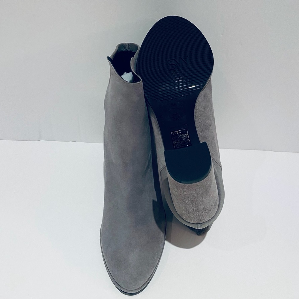 STUART WEITZMAN SUEDE LEATHER BOOTS. - Picture 7 of 9